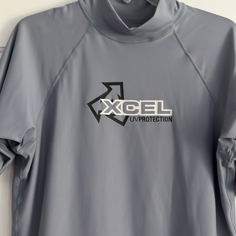 EXCEL Men’s Rashguard EUC - Picture 2 of 8